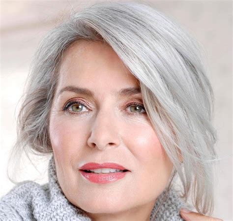 Tagli per capelli bianchi: corti, lunghi e idee over 50